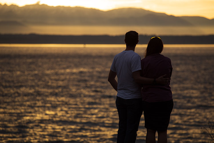 couple dating sunset beach